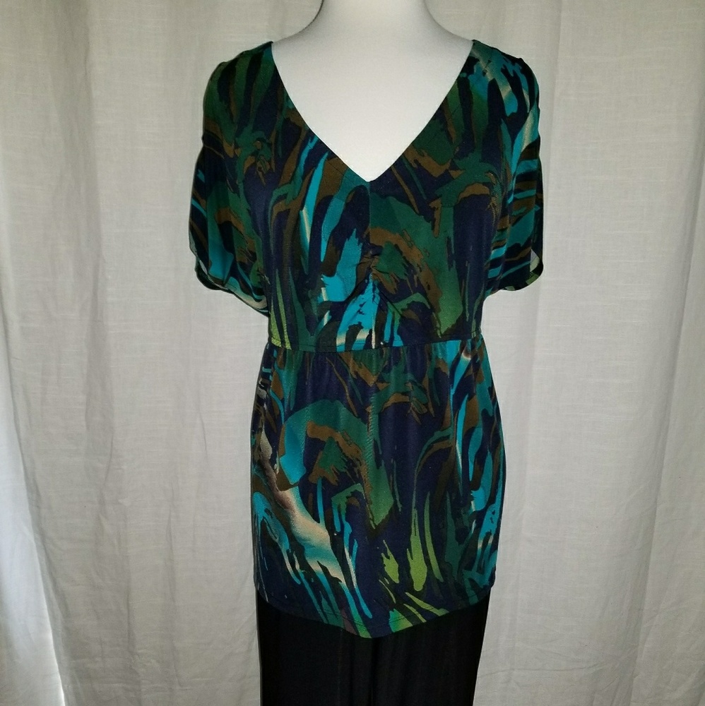 V-Neck Top w/ Ruched Sleeve